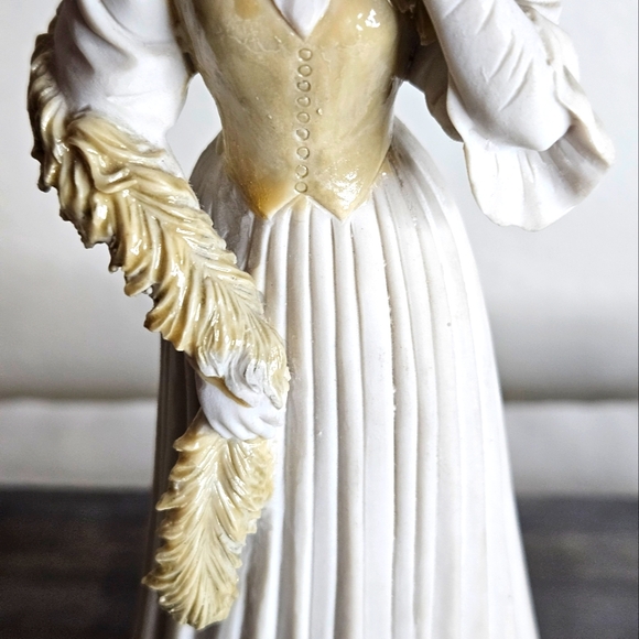 Vintage Arnart Pucci Victorian Woman With Glasses& Boa Figurine. - Picture 10 of 13